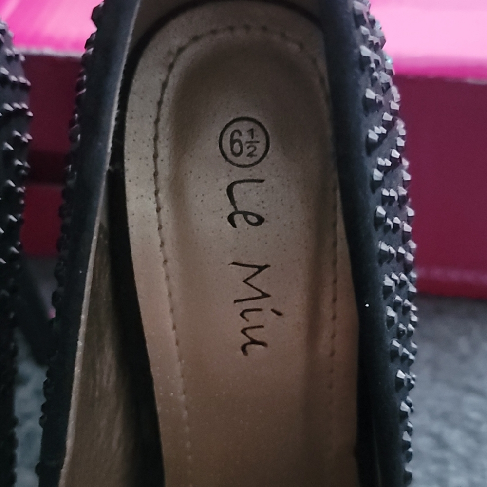 Shoes - Picture 3 of 4